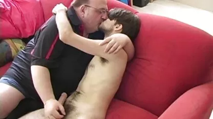 دختر fucks عکسهای سکسی کیر کلفت با لذت